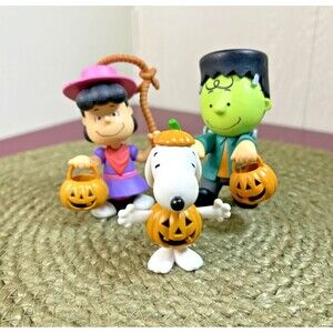 Peanuts Charlie Brown Lucy Snoopy Toy Figure Vinyl Lot Charles Schulz Halloween